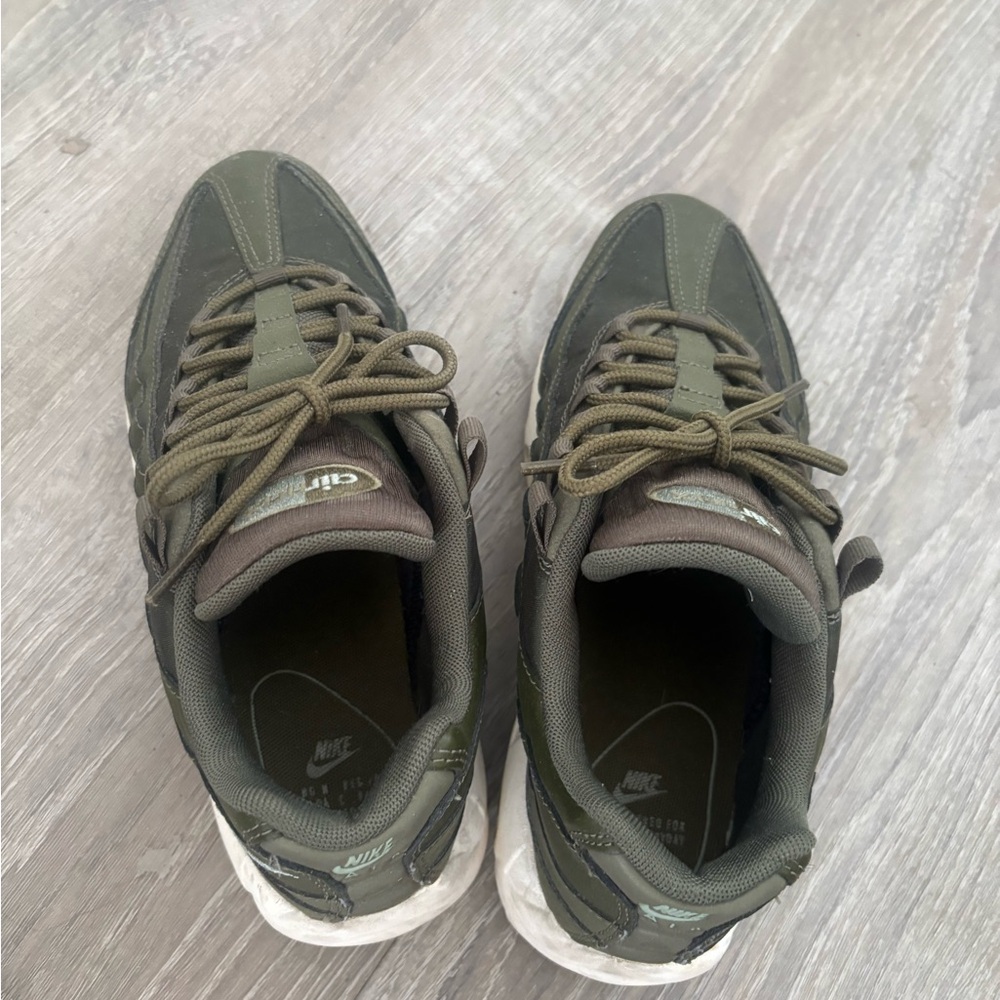 Nike Men's Green Sneakers